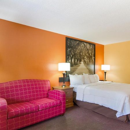 Americas Best Value Inn Дариен Экстерьер фото