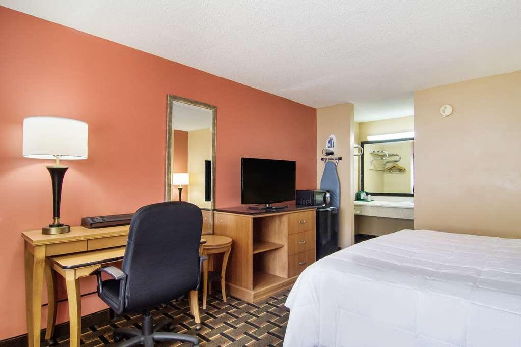 Americas Best Value Inn Дариен Номер фото