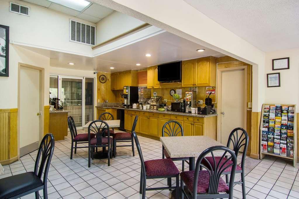 Americas Best Value Inn Дариен Экстерьер фото