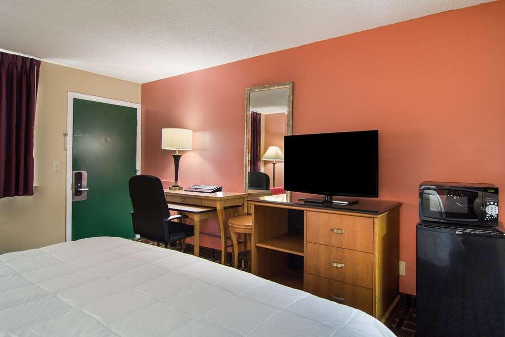 Americas Best Value Inn Дариен Номер фото