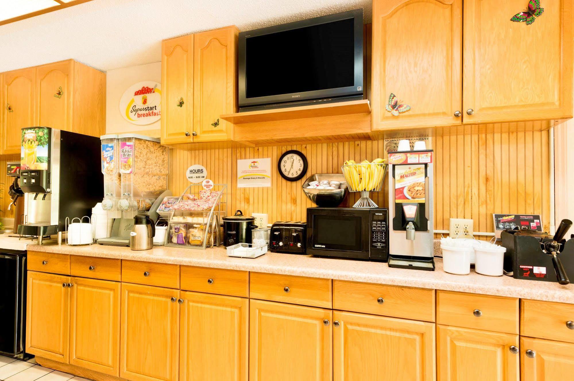Americas Best Value Inn Дариен Экстерьер фото