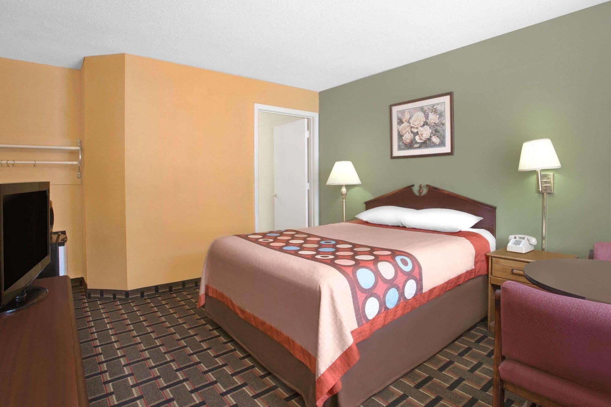Americas Best Value Inn Дариен Экстерьер фото
