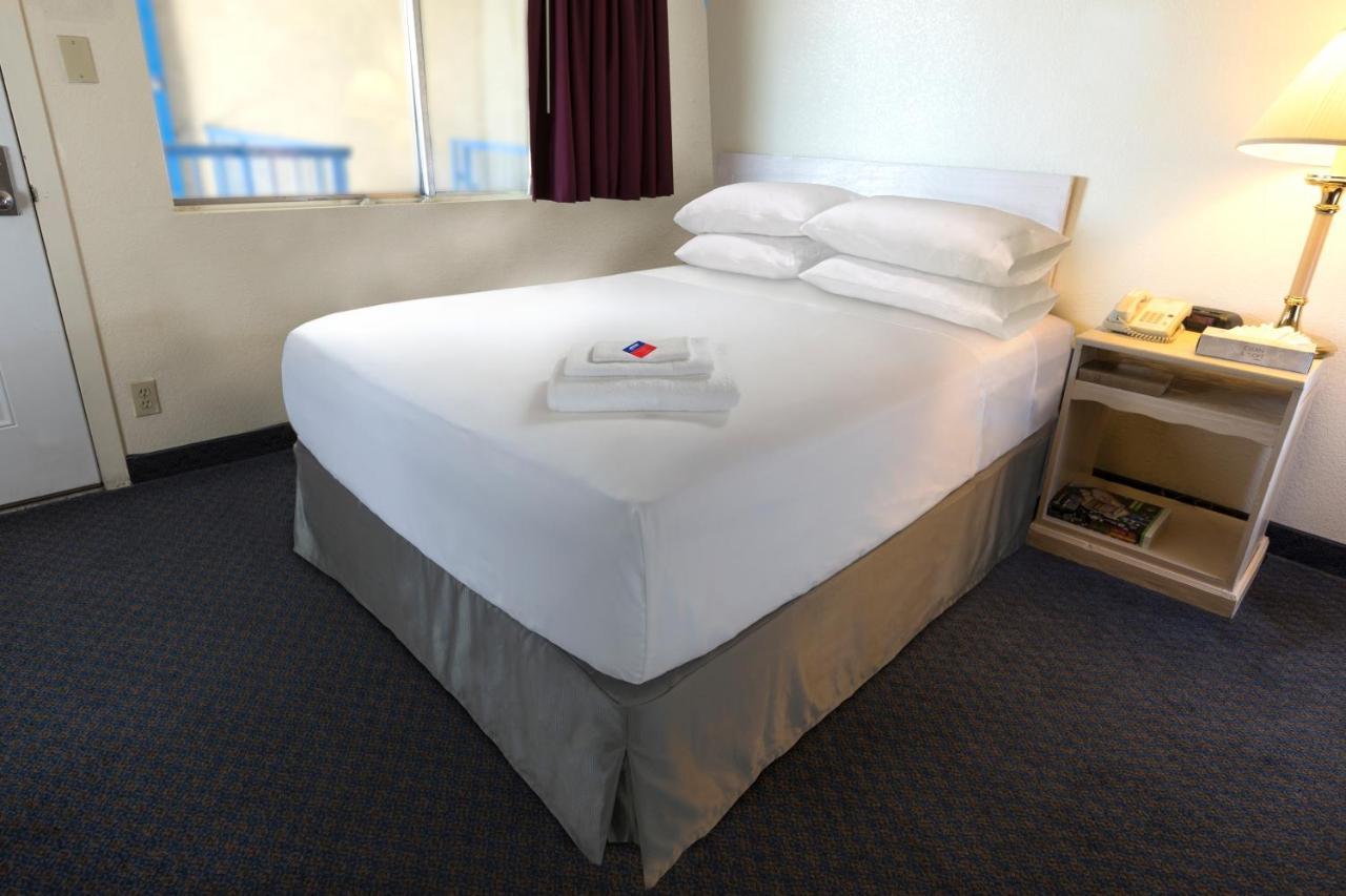 Americas Best Value Inn Дариен Экстерьер фото