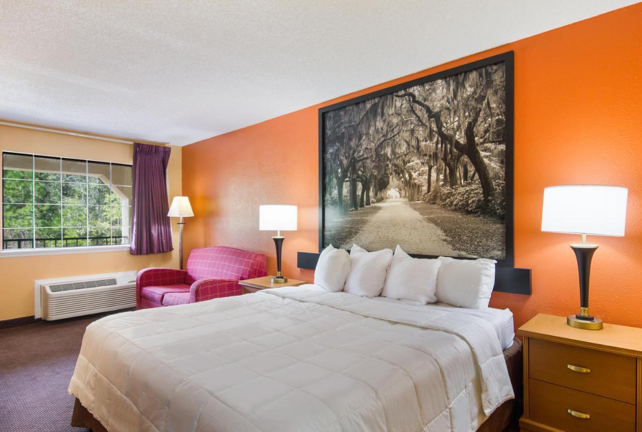 Americas Best Value Inn Дариен Экстерьер фото
