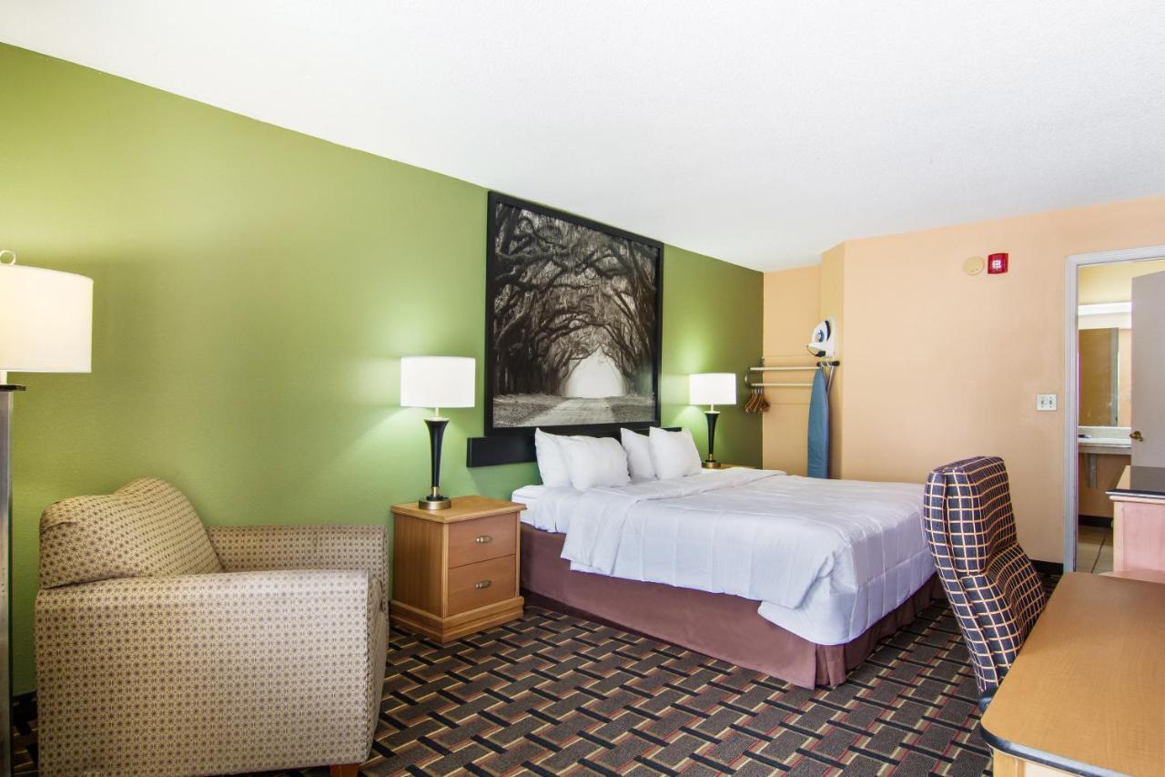 Americas Best Value Inn Дариен Экстерьер фото
