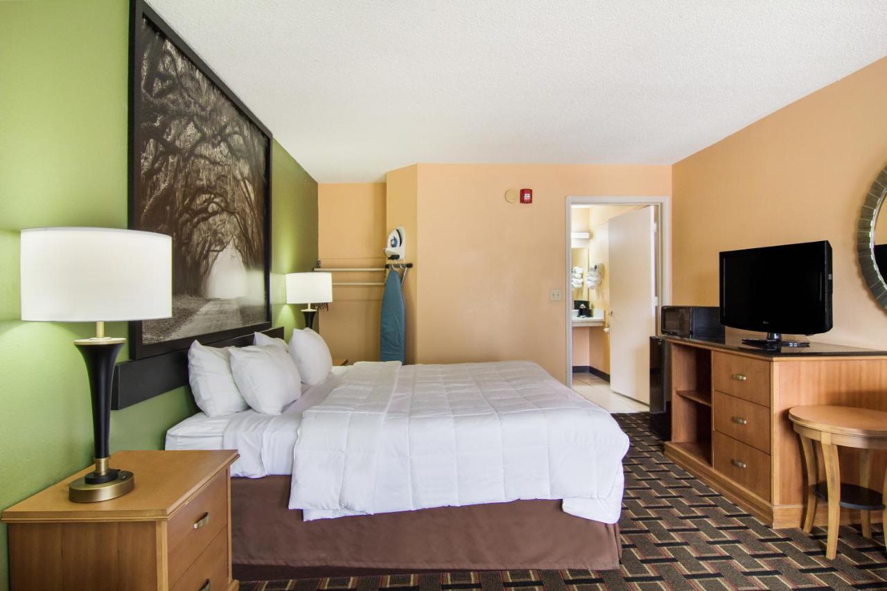 Americas Best Value Inn Дариен Экстерьер фото